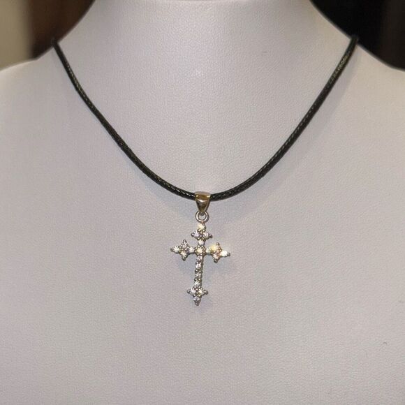 Stunning Moissanite Cross Necklace Sterling Silver Pendant - Picture 2 of 6
